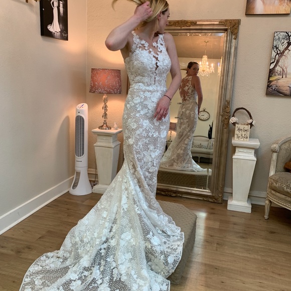 Essence of Australia Wedding Dress D2682 - Picture 2 of 4